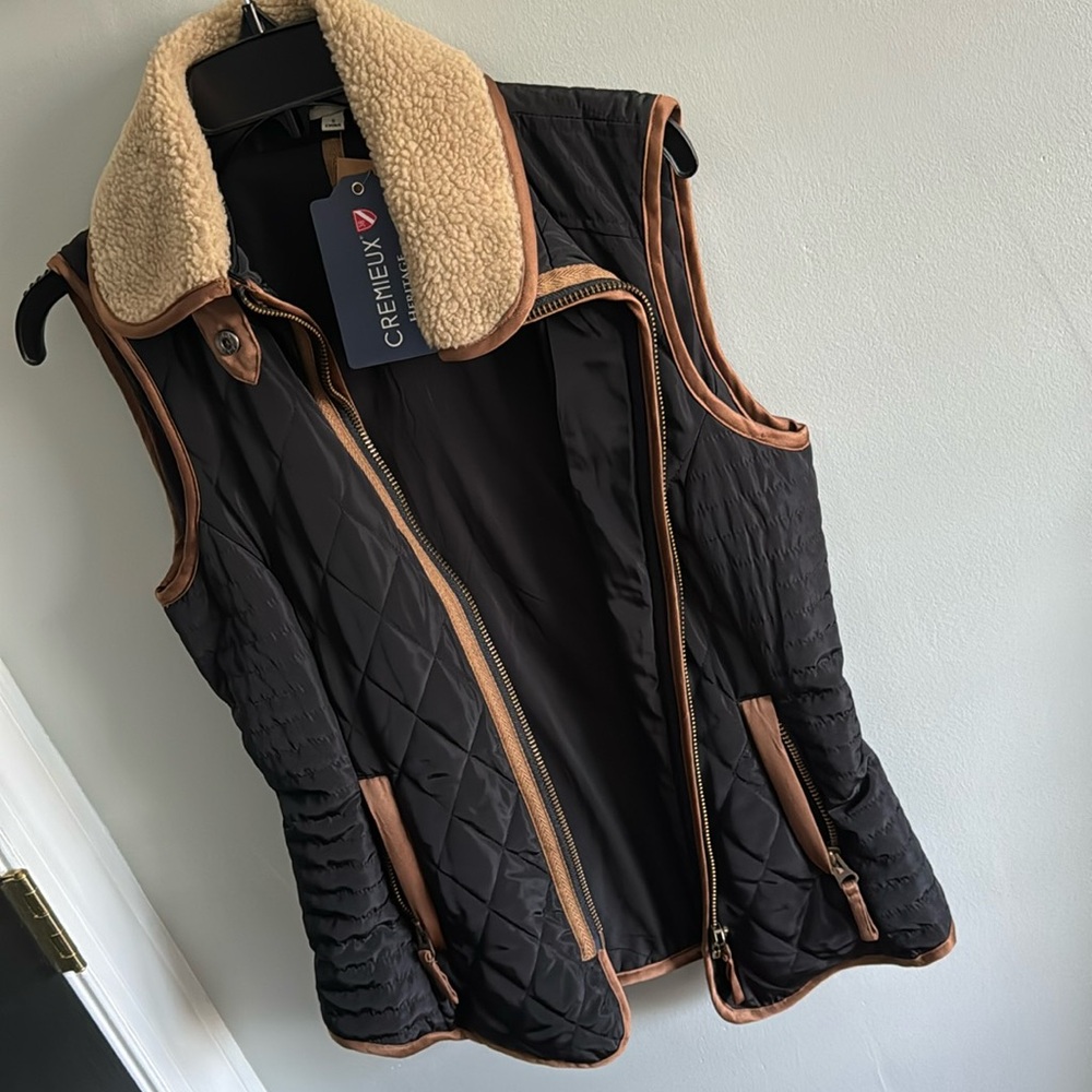 NWT vest with removable collar